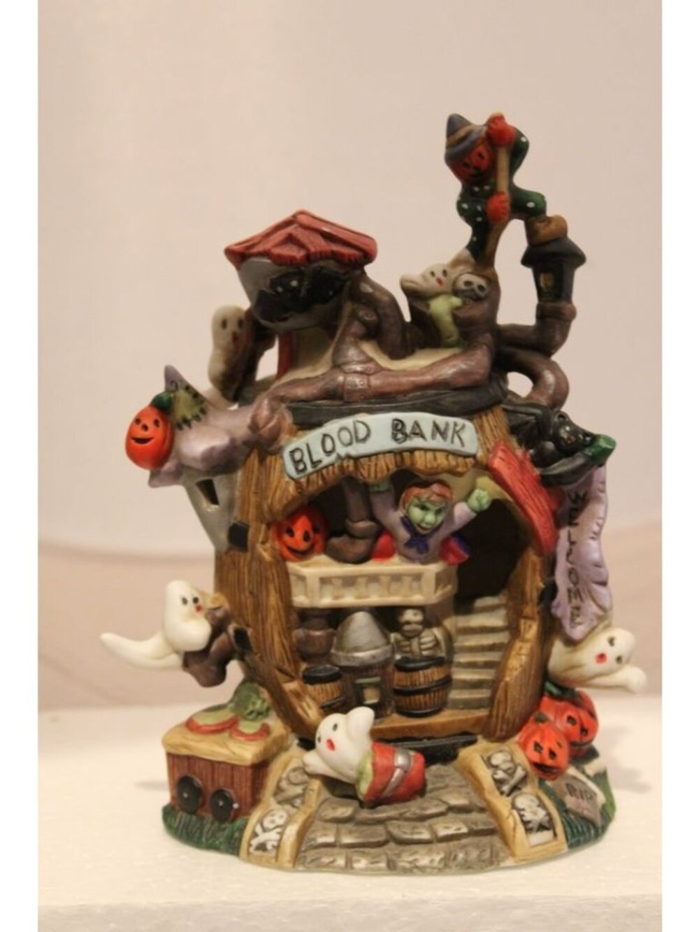 JoAnne's Spooky Hollow - Halloween House